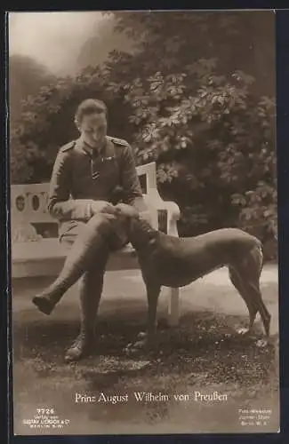 AK Prinz August Wilhelm von Preussen mit Hund im Garten sitzend