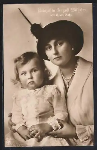 AK Prinzessin August Wilhelm von Preussen mit imposanten Hut und ihrem Sohn als Kleinkind
