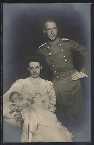 AK Kronprinz Wilhelm von Preussen mit Gemahlin und Kind, Elternglück