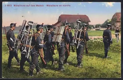 AK Schweizer Mitrailleure auf dem Marsch
