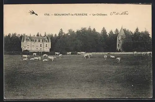 AK Beaumont-la-Ferrière, Le Château et pâturage avec troupeau de vaches