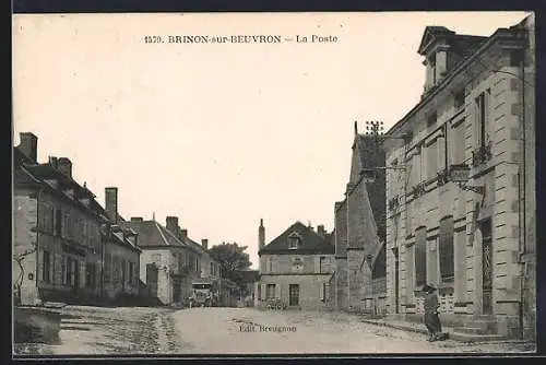AK Brinon-sur-Beuvron, La Poste et rue principale animée