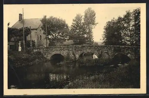 AK Alligny, Pont en pierre sur la rivière avec maison adjacente et arbres environnants
