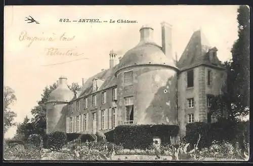 AK Arthel, Le Château majestueux avec ses tours rondes et son jardin verdoyant