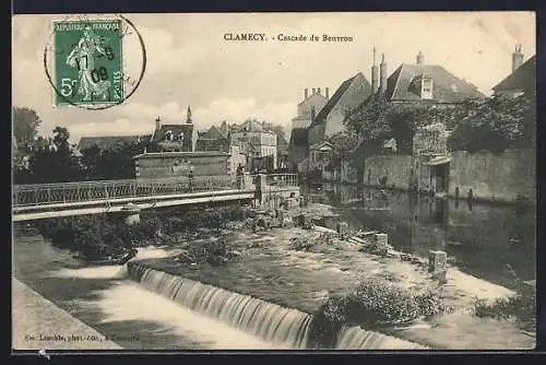 AK Clamecy, Cascade du Beuvron et vue sur le pont et les maisons adjacentes