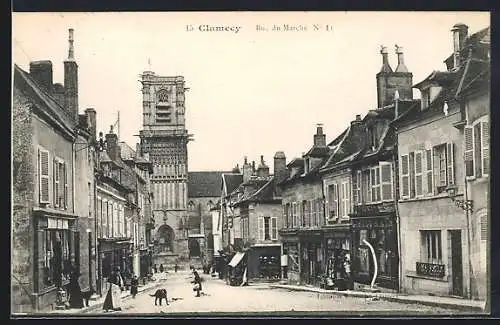 AK Clamecy, Rue du Marché avec église en arrière-plan