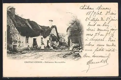 AK Château-Chinon, Habitations Morvandelles et scène rurale au village