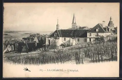 AK La Charité, L`Hôpital et vue sur le village