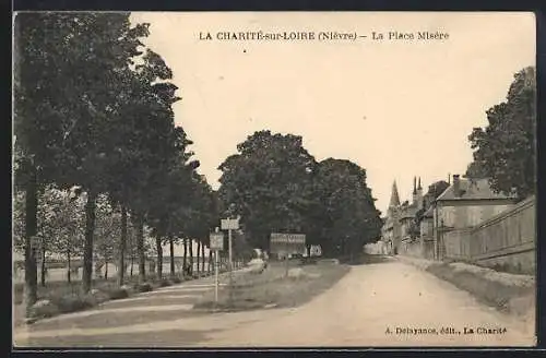 AK La Charité-sur-Loire, La Place Misère