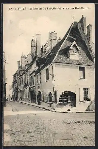AK La Charité, La Maison du Sabotier et la rue des Hôtelleries
