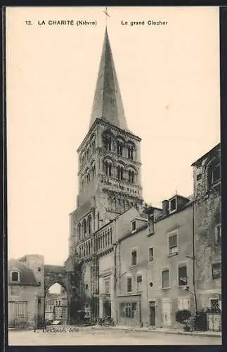 AK La Charité, Le grand Clocher