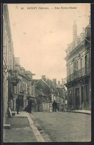 AK Donzy, Rue Notre-Dame et ses maisons anciennes
