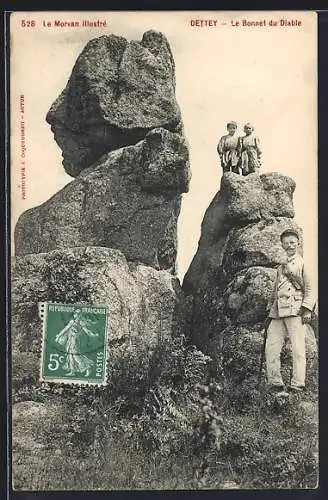 AK Detey, Le Bonnet du Diable avec des visiteurs sur les rochers