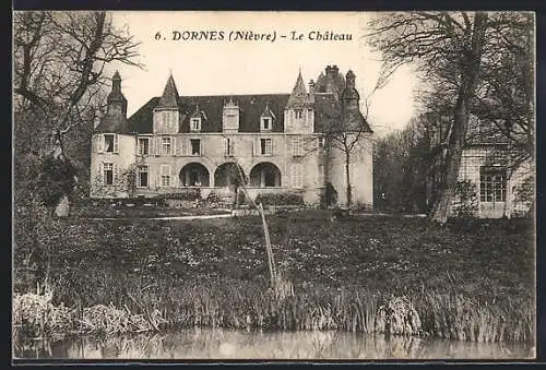 AK Dornes, Le Château et son parc verdoyant
