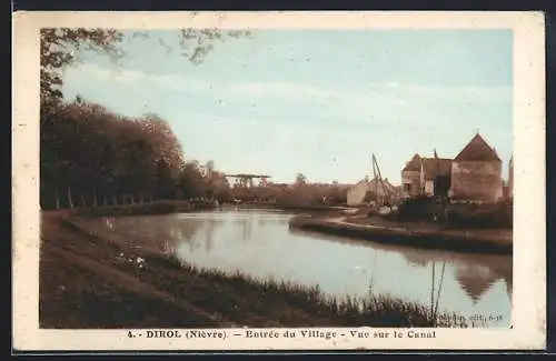 AK Dirol, Entrée du Village, Vue sur le Canal