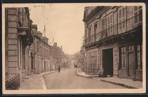 AK Donzy, Rue Notre-Dame avec architecture traditionnelle