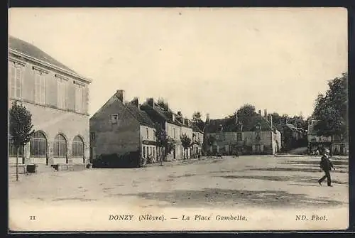 AK Donzy, La Place Gambetta