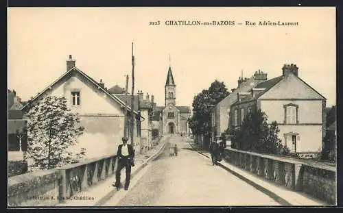 AK Chatillon-en-Bazois, Rue Adrien-Laurent avec vue sur l`église et maisons adjacentes