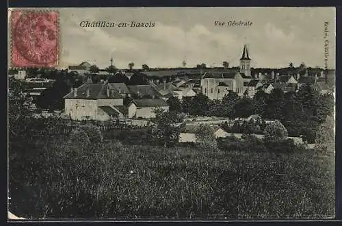 AK Châtillon-en-Bazois, Vue générale du village avec église et maisons environnantes