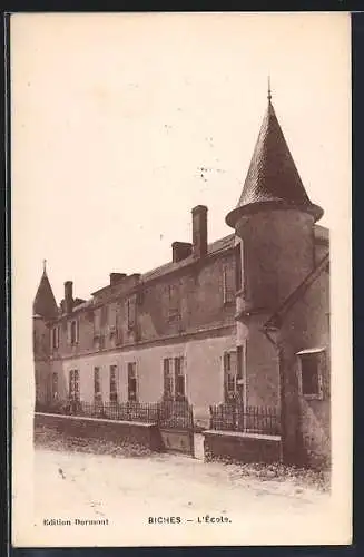 AK Biches, L`École