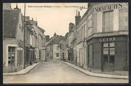 AK Entrain-sur-Nohain, Rue St-Michel avec magasins et facades anciennes