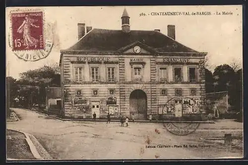 AK Châteauneuf-Val-de-Bargis, La Mairie et la place centrale