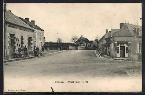 AK Cossaye, Place aux Foires avec bâtiments et passants