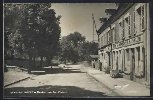 AK Chaulnes, Route de la Charité avec l`hôtel du commerce et arbres ombragés