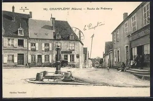 AK Champlemy, Route de Prémery avec fontaine et maisons anciennes