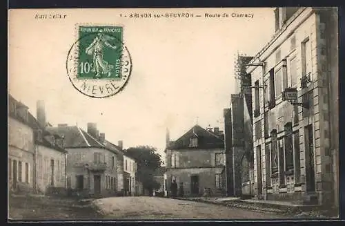 AK Brinon-sur-Beuvron, Route de Clamecy et maisons traditionnelles