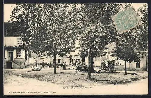 AK Boisgibault, La Place avec arbres et villageois