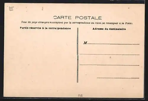 AK Fourchambault, Rue Gambetta avec passants et architecture urbaine