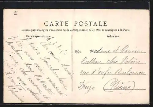 AK Fourchambault, Rue du Pont animée avec passants et bâtiments