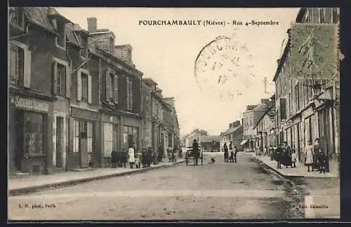 AK Fourchambault, Rue 4-Septembre animée avec habitants et calèche