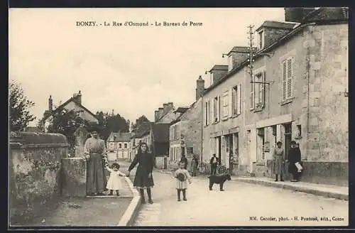 AK Donzy, La Rue d`Osmond, Le Bureau de Poste