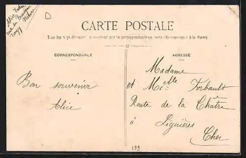 AK Donzy, Route de Beauséjour avec bâtiments et arbres alignés