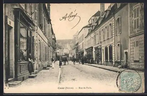 AK Cosne, Rue de Paris animée avec passants et facades élégantes