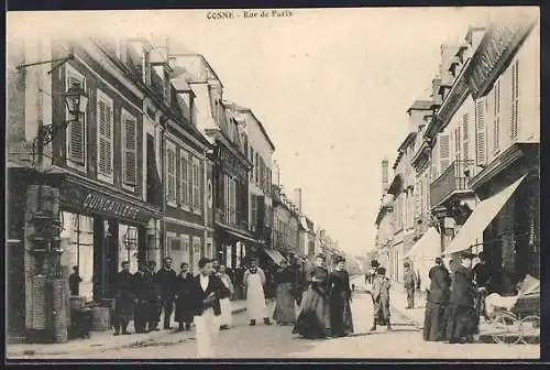 AK Cosne, Rue de Paris animée avec passants et boutiques
