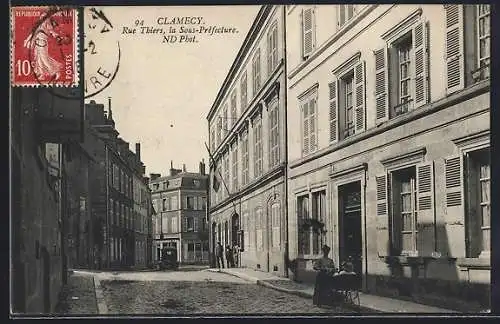 AK Clamecy, Rue Thiers et la Sous-Préfecture