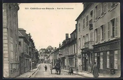 AK Châtillon-en-Bazois, Rue du Commerce avec charrette et passants