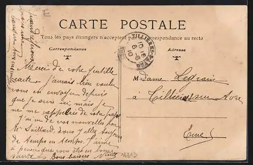 AK Chateauneuf-Val-de-Bargis, Route de Varzy avec chien et passants