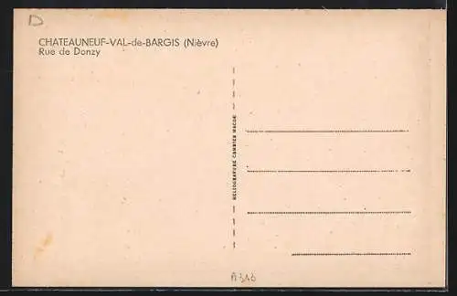 AK Chateauneuf-Val-de-Bargis, Rue de Donzy avec commerces et architecture traditionnelle