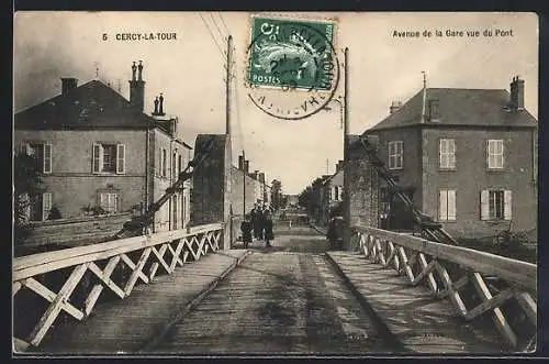 AK Cercy-la-Tour, Avenue de la Gare vue du Pont