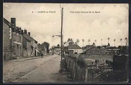 AK Cercy-la-Tour, Vue prise Avenue de la Gare