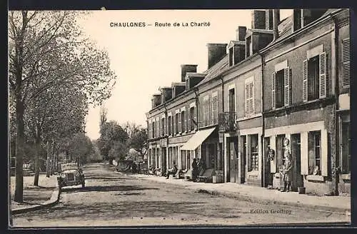 AK Chaulgnes, Route de La Charité avec maisons et passants