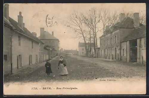 AK Baye, Rue Principale avec passants sur la route
