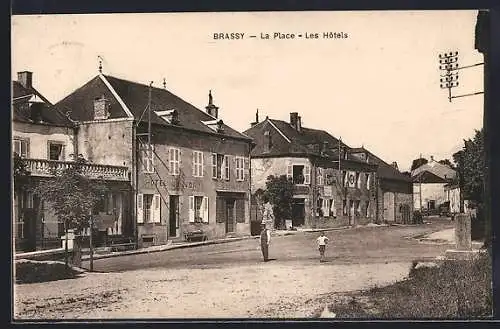 AK Brassy, La Place, Les Hôtels