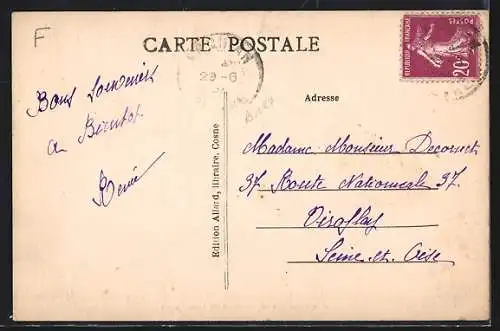 AK Arquian, Route de Saint-Amand avec bâtiments et arbres