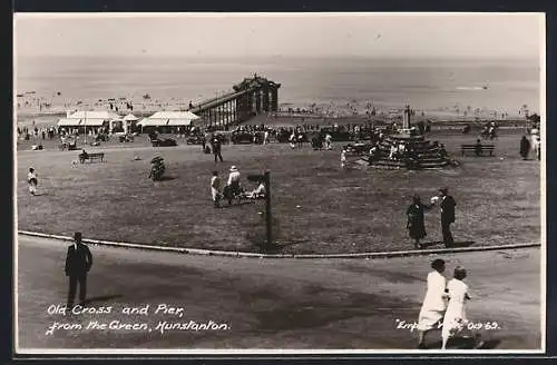 AK Hunstanton, Old Cross and Pier from the Green