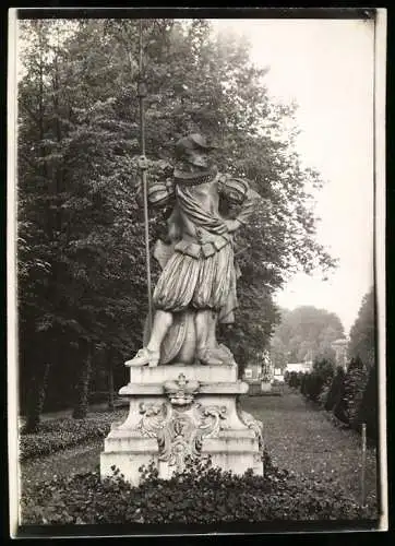 Fotografie Erika Diener, Frankfurt / Main, Ansicht Bruchsal, Statur im Schlosspark